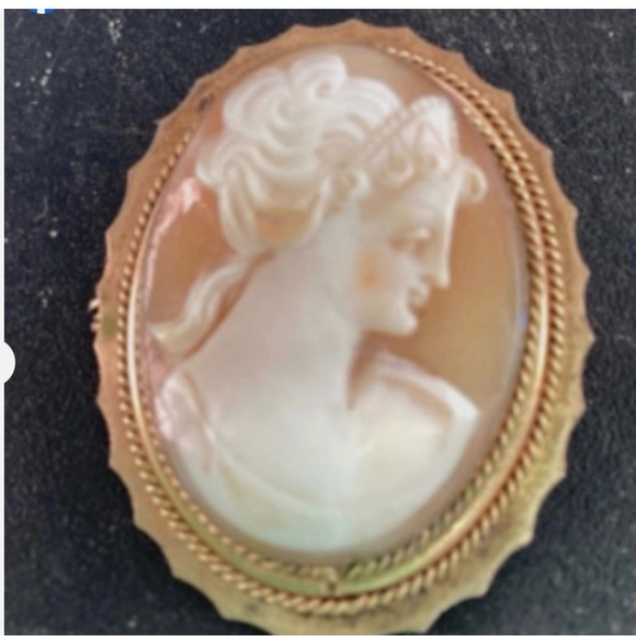 Antique Vintage Carved Shell Cameo Brooch Pinchbeck? Pink Cheek - Picture 2 of 6